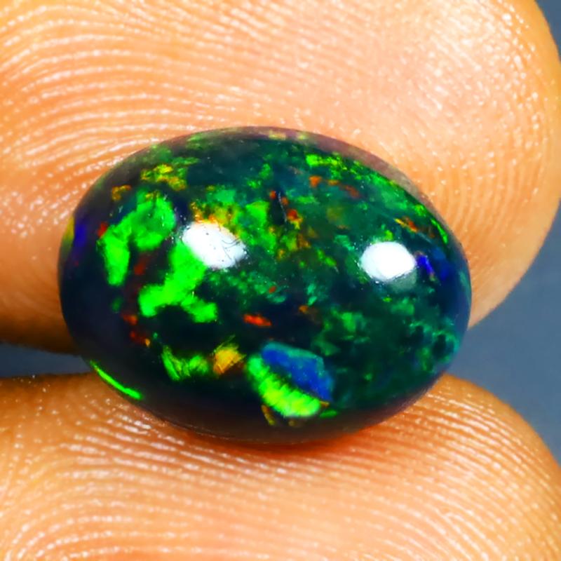 3.68 ct Magnificent Oval Cabochon (13 x 10 mm) Ethiopian 360 Degree Flashing Black Opal Natural Gemstone