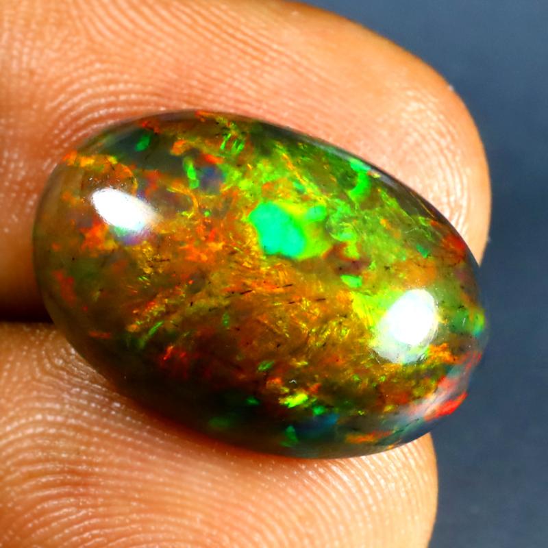 10.67 ct Impressive Oval Cabochon (20 x 13 mm) Ethiopian 360 Degree Flashing Black Opal Natural Gemstone